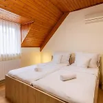 Heu Réka 4* Dunasziget