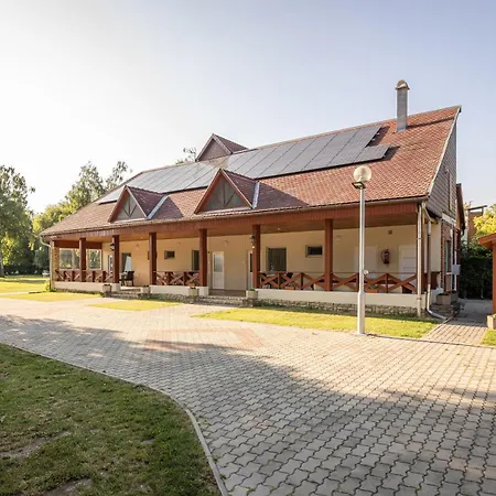 Szigetkoez Szive & Rendezvenyhaz 4*