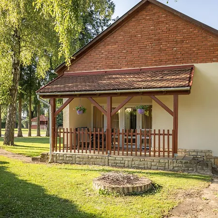 Szigetkoez Szive & Rendezvenyhaz Gæstehus 4*